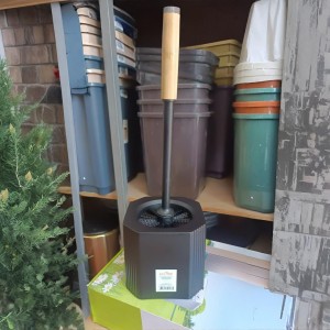 فرشاة حمام بلاستيك ثقيل مقبض يد خشب بامبو مع لاصق للتعليق